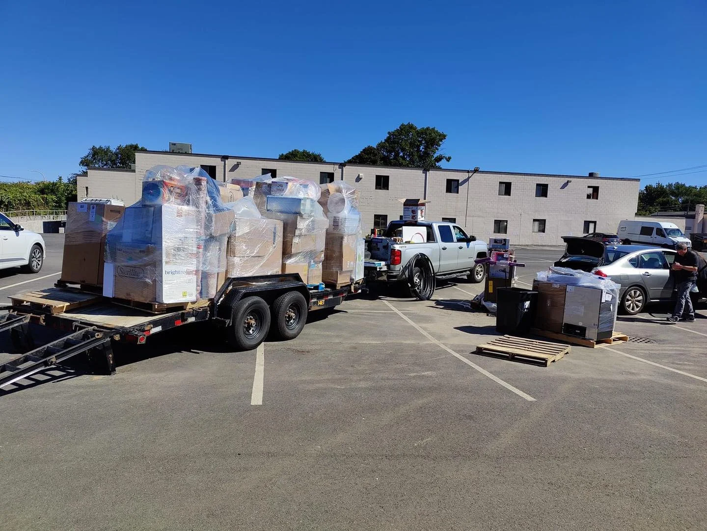 Pallet flipping with return pallets stacked for resale